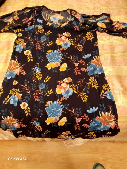 Продавам дамски  блузон