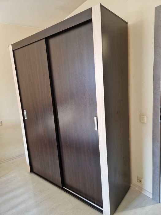 Гардероб за спалня с плъзгащи врати