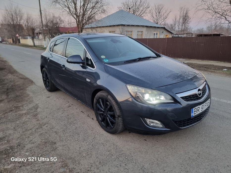 Vand Opel Astra J versiunea COSMO 1.7cdti, 125CP, fabricatie 2010