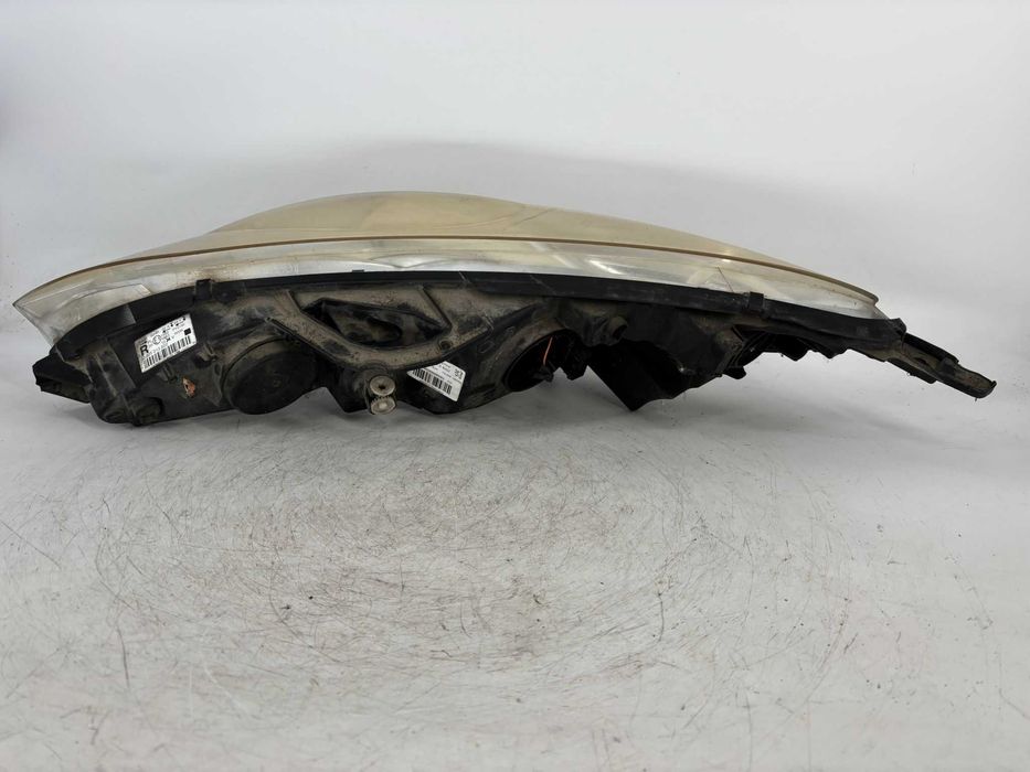 Far dreapta Peugeot 407 an 2006