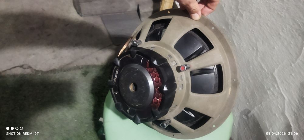 Продам динамик на сабвуфер