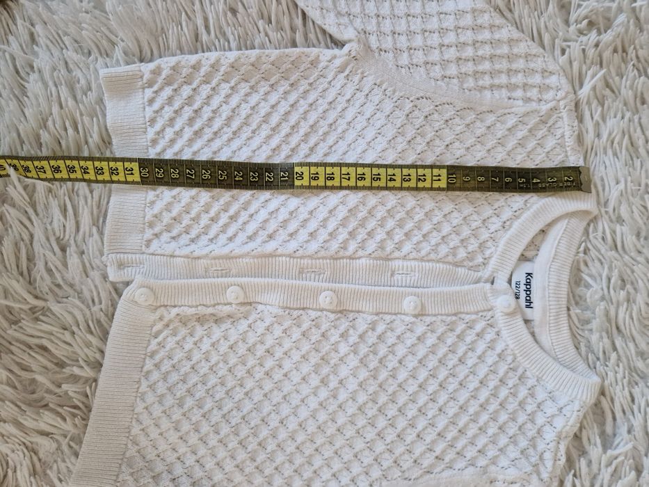 Кофта для девочки 122-128размер. Белая укороченая