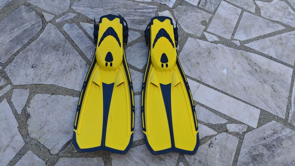 Плавници Beuchat размер M-L ,като нови