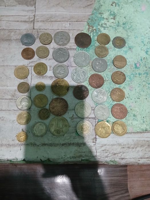 Bani vechi de vânzare