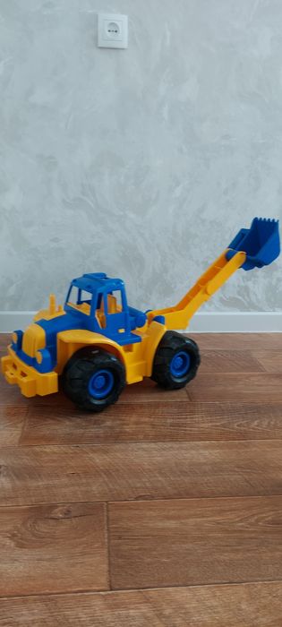 Экскаватор большой