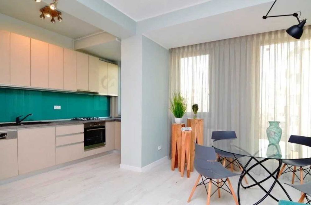 Дава се под наем Тристаен апартамент в Бургас, Братя Миладинови - 90 кв.м за 408 € - Снимка #2