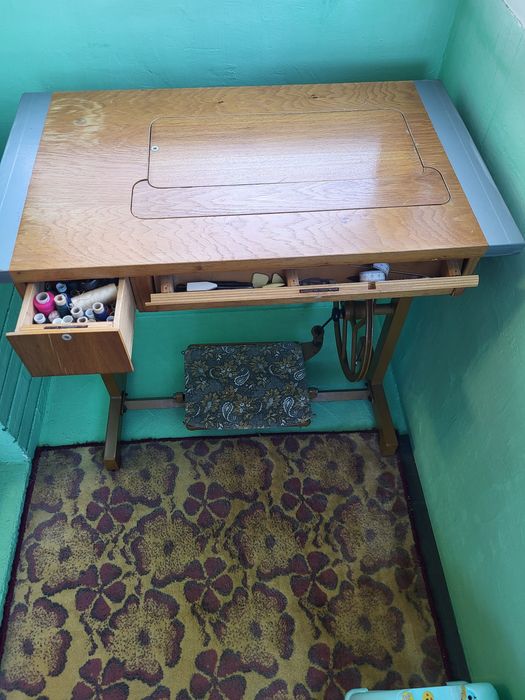 Mașina de cusut Monica