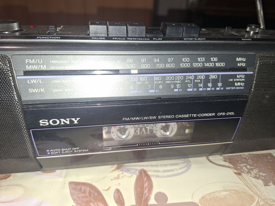 Sony CFS-210L, radiocasetofon made in France, radio 4 benzi, Antena Satelor, perfect funcțional