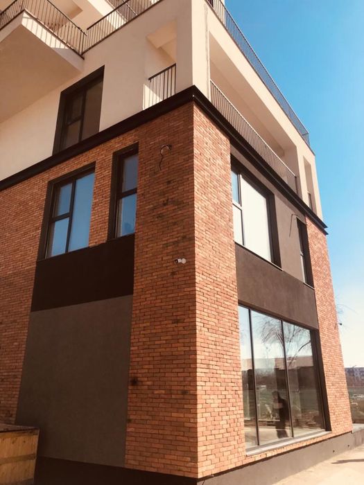 Caramida aparenta feliata (noua, 100% argila arsa)