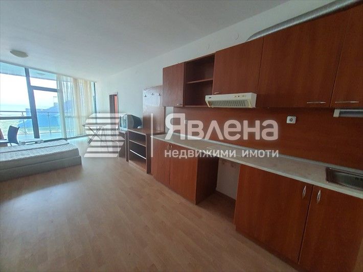 Просторен тристаен апаратамент в Приморско Дел Сол, гр.Приморско