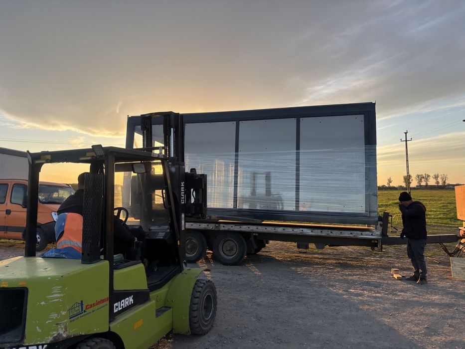 Container cu vitrina pe stoc