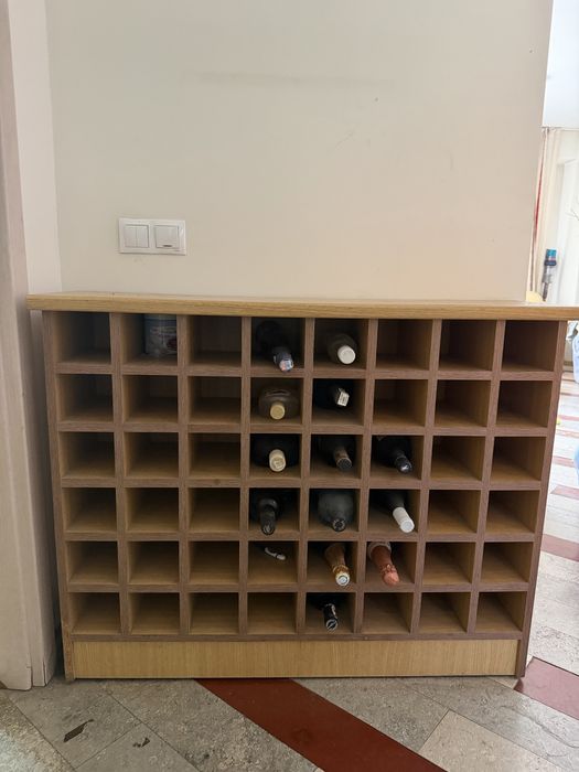 Raft / suport sticle vin – aspect lemn stejar, capacitate mare