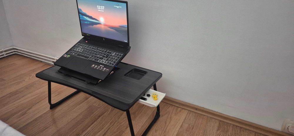 Masă pentru laptop