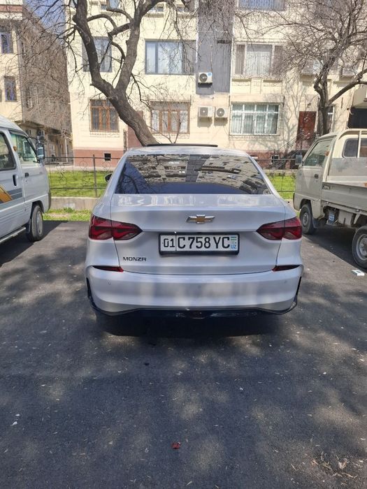 Автомобиль Chevrolet Monza 2024 год, пробег 10500 км.