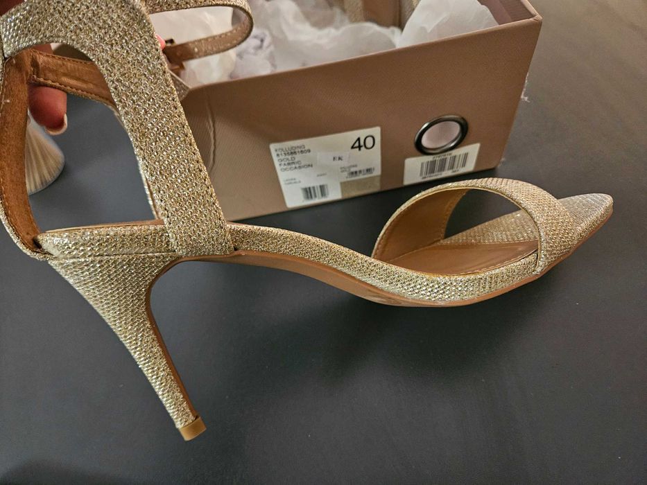 Обувки Carvela, нови, номера 39 и 40