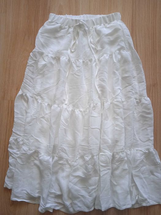 Дамска бяла пола