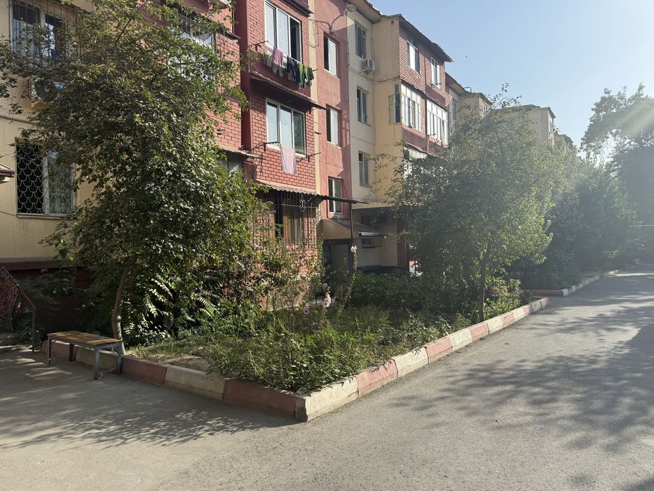 3-xonali kvartira sotiladi