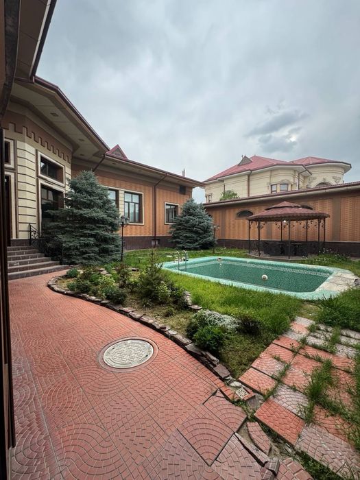 Назарбек Пушкин  8-мактабдан чапка  (Зангиота тумани)  8 сотих 7 хона