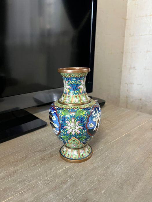 Ваза в технике клуазоне