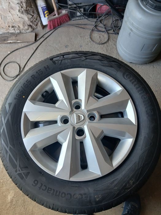 Set jante cu capace anvelope continental 185 65 15 Dacia Logan Sandero
