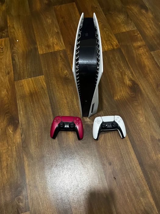 Продам ps5 1tb 2 джойстика