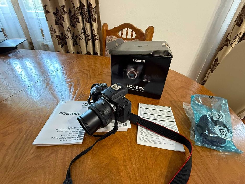 Canon R100 cu parasolar si toate acccesoriile