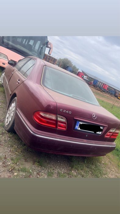Mercedes-Benz E240