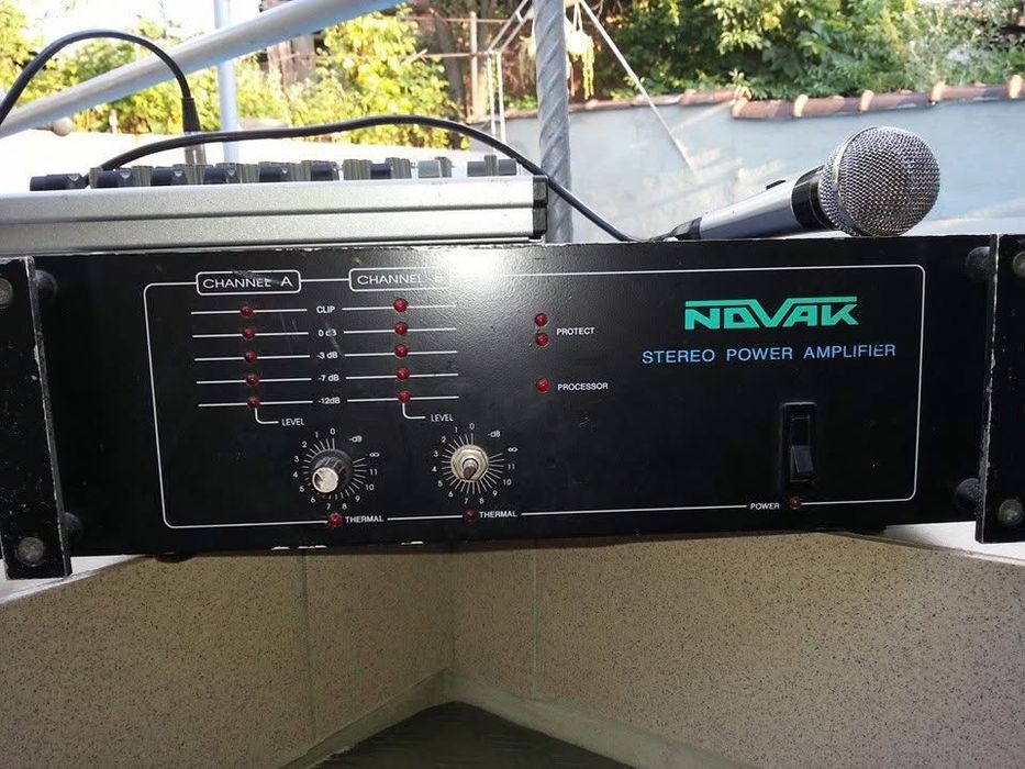 Тонколони Eminence, пулт Behringer, усилвател Novak