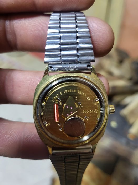 Vând ceas vechi Pe baterie PRÄTINA