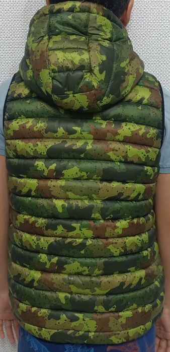 Продам жилетку детскую