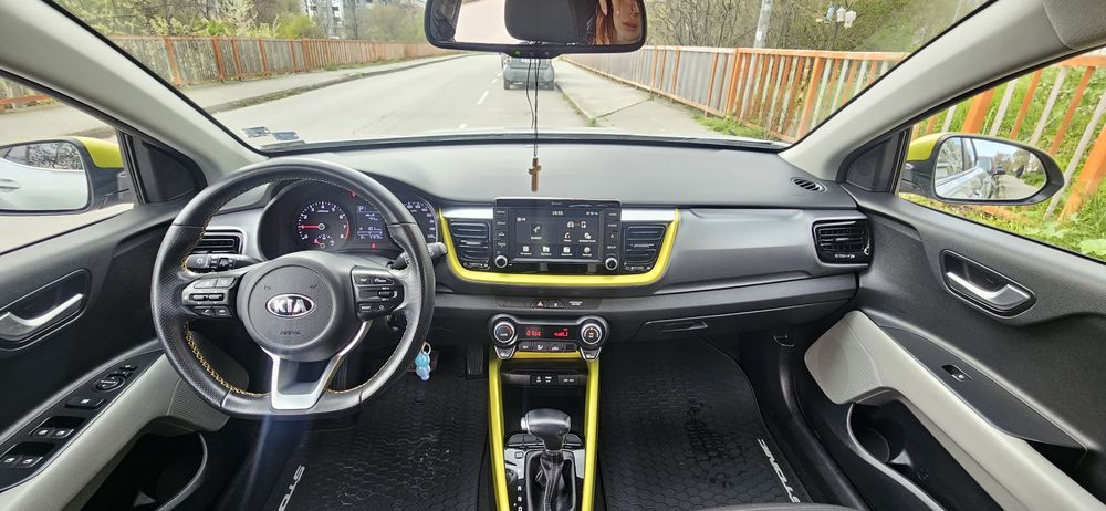 Kia Stonic 2019 1.4 бензин автоматик