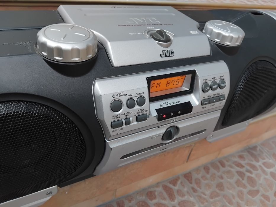 Радио Касетофон JVC rv-b99 Бомбастер Супер мощна Уредба Тунер Диск AUX