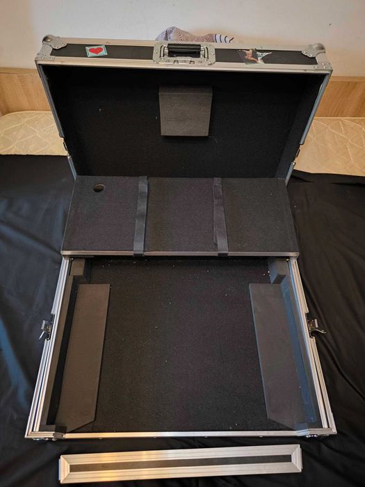 Flight case Magma flightcase pentru consola dj cu suport ptr laptop denon mc 7000 , se poate modifica ptr alt tip de consola