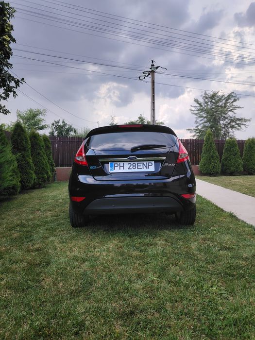 Vând Ford fiesta
