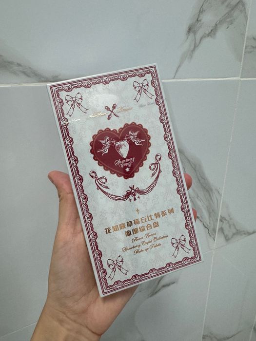 Косметика Flower Knows