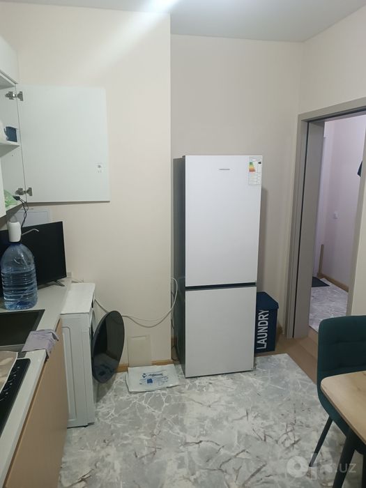 1 xonali kvartira sotiladi srochna