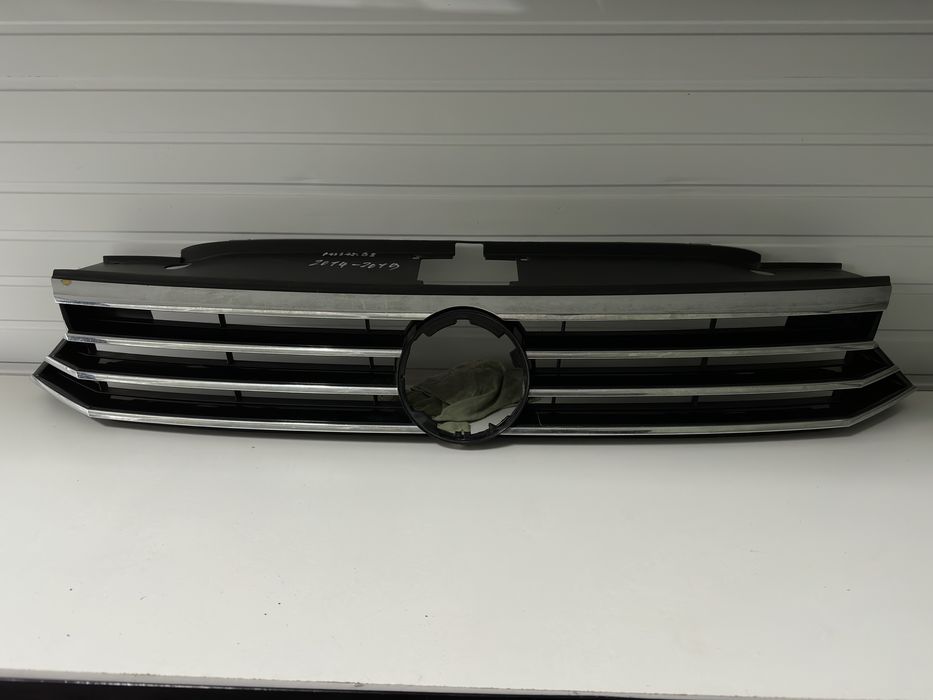 GRILĂ fata centrala RADIATOR – VW Passat B8 (2015–2019)