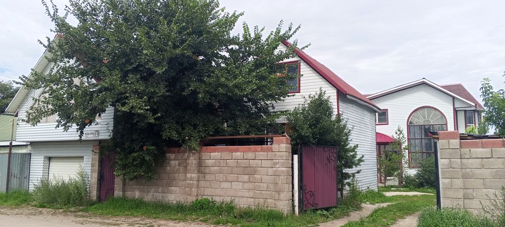Продам 3 дома на одной территории