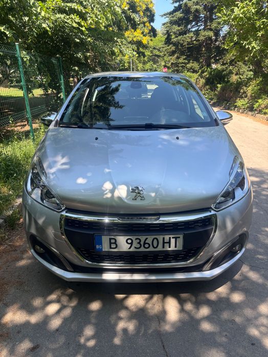 Peugeot 208 Сив металик 61200 км.
