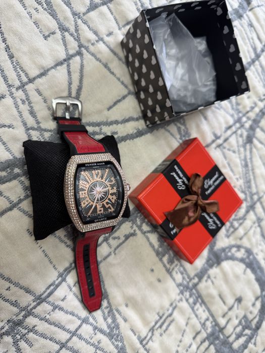 Наручные часы унисекс