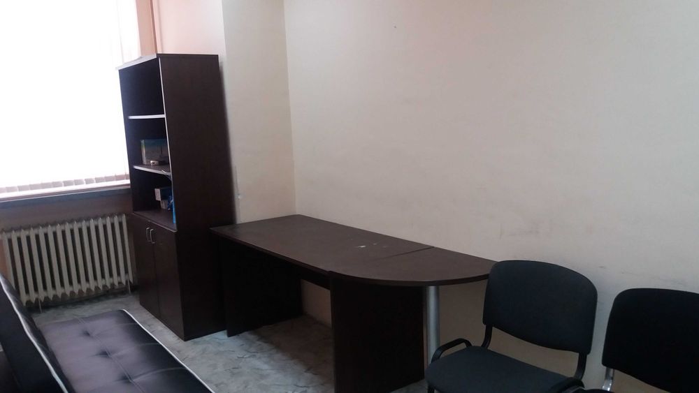 Отдава се напълно обзаведен офис на „Петте кьошета“