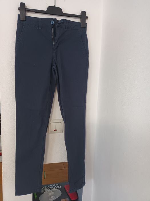 Pantaloni slim fit de culoare bleumarin