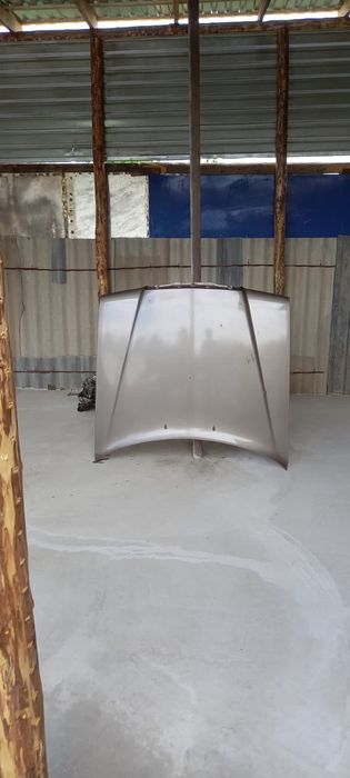 Капот на w124 мерседес