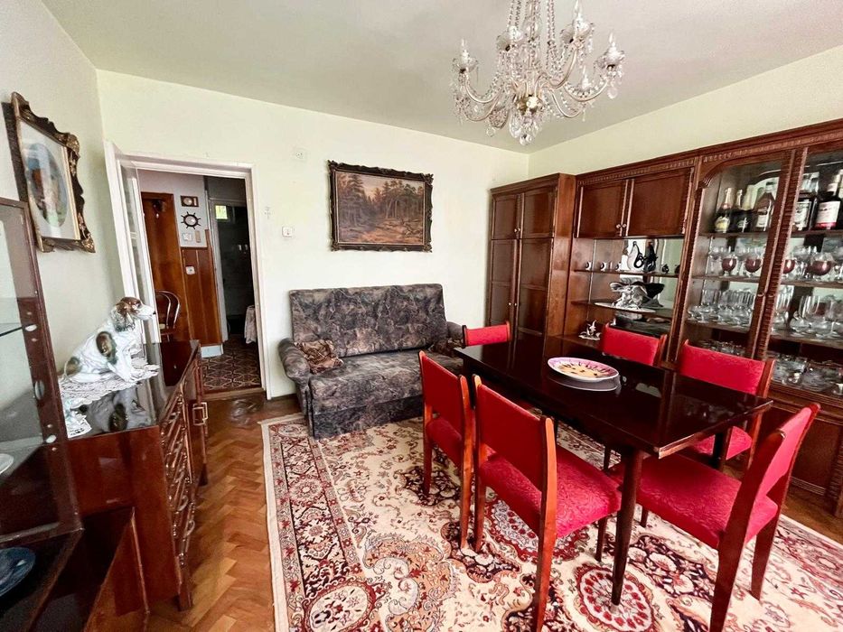 Apartament cu 3 camere si balcon etajul 1 decomandat