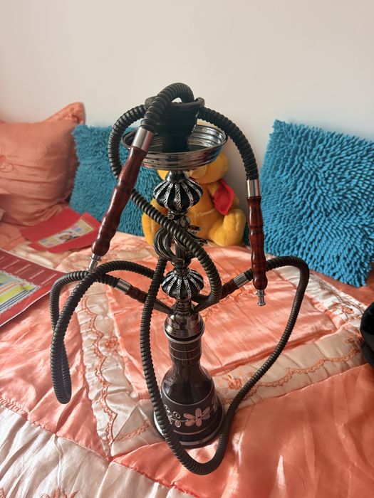 Vand narghilea de 60cm cu 2 furtune si capuri schimbate folosita de doua ori
