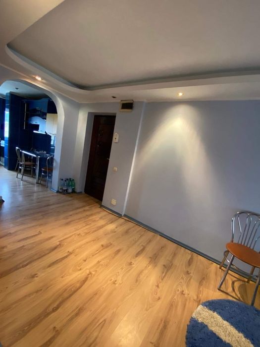 De inchiriat aprtament 3 camere