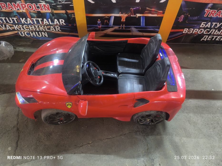 Ferrari детский машина в хорошем состояние грузо подемность 100кг