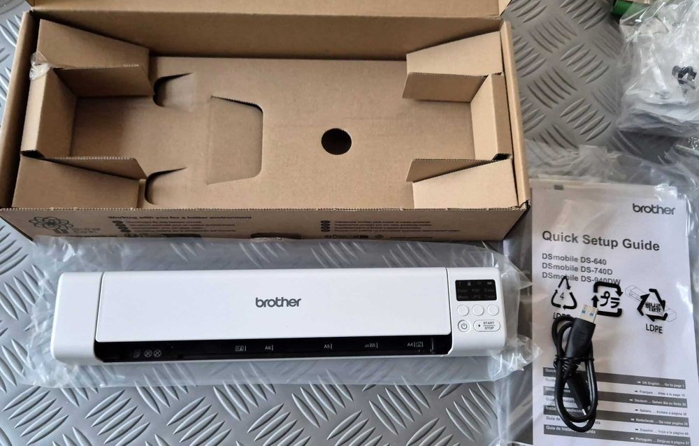 Преносим скенер с двустранно сканиранес с WiFi Brother DS-940DW