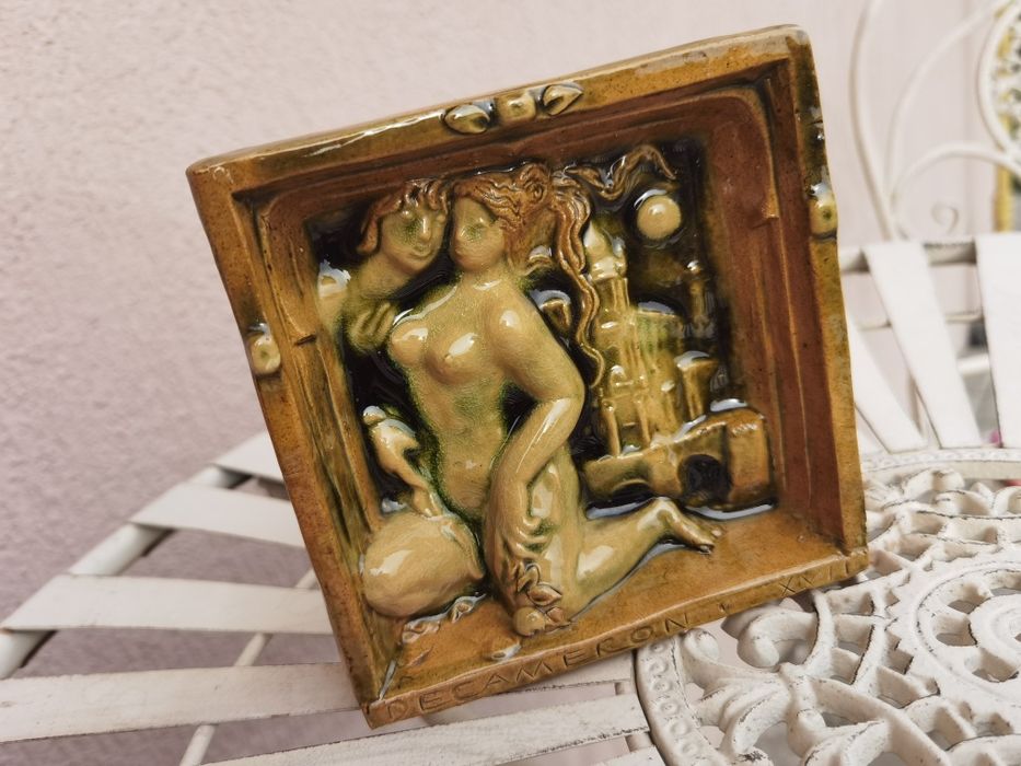 Lucrare din "Argilă, teracotă", reprezentând o scenă din DECAMERON