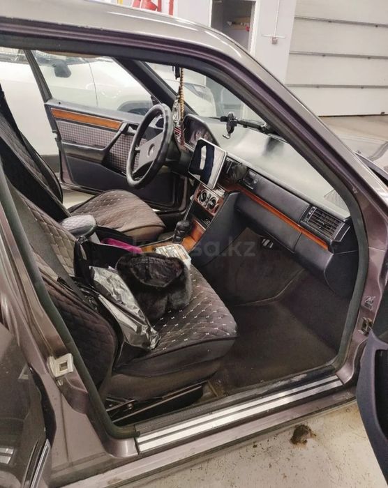 Продам Мерседес 124 Е260